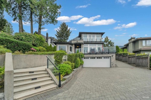 2567 Lawson Avenue, West Vancouver, BC 