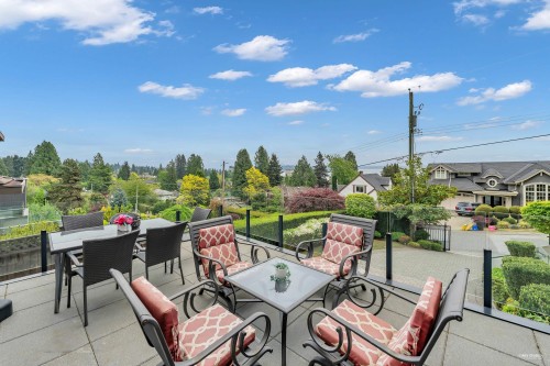 2567 Lawson Avenue, West Vancouver, BC 