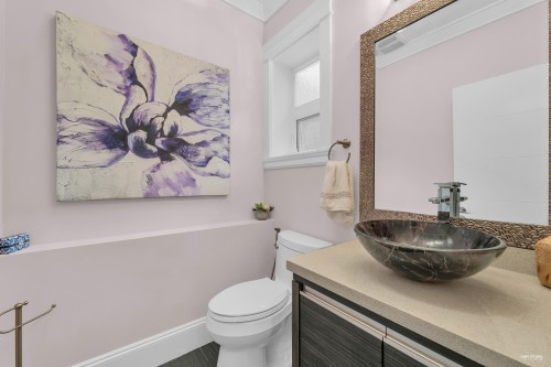 2567 Lawson Avenue, West Vancouver, BC 