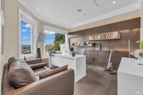 2567 Lawson Avenue, West Vancouver, BC 