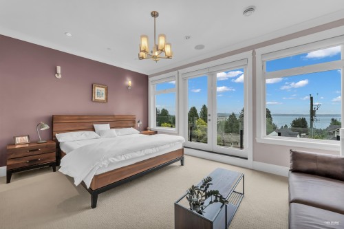 2567 Lawson Avenue, West Vancouver, BC 