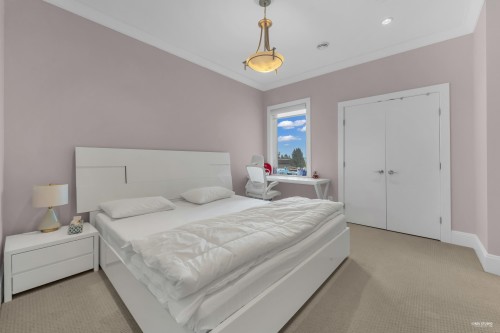 2567 Lawson Avenue, West Vancouver, BC 