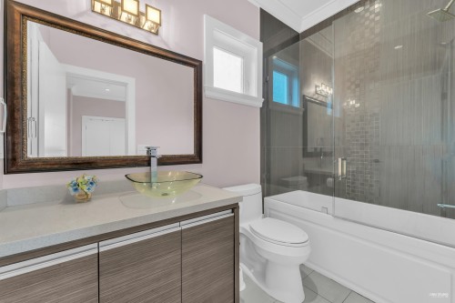 2567 Lawson Avenue, West Vancouver, BC 