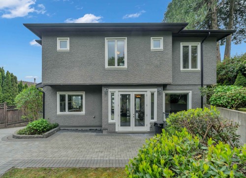 2567 Lawson Avenue, West Vancouver, BC 