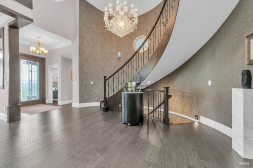 2567 Lawson Avenue, West Vancouver, BC 