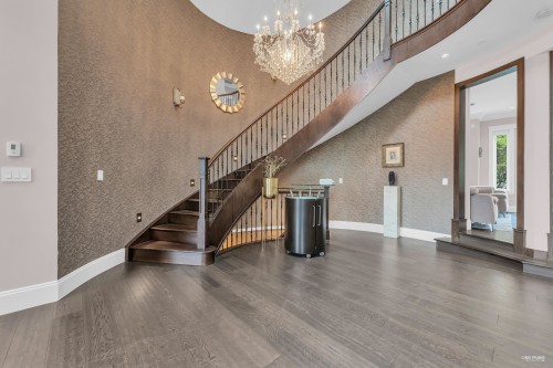 2567 Lawson Avenue, West Vancouver, BC 