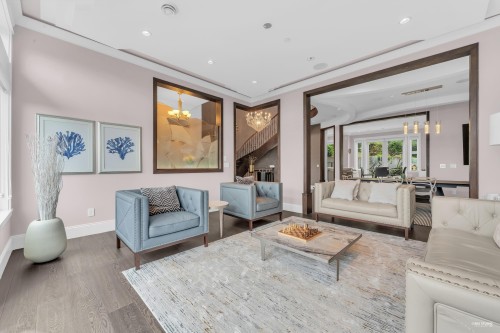 2567 Lawson Avenue, West Vancouver, BC 