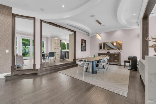 2567 Lawson Avenue, West Vancouver, BC 