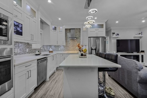 8175 10Th Avenue, Burnaby, BC 