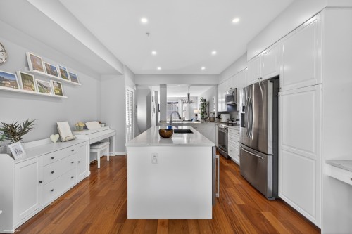 8527 Aquitania Place, Vancouver, BC 