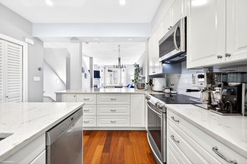 8527 Aquitania Place, Vancouver, BC 