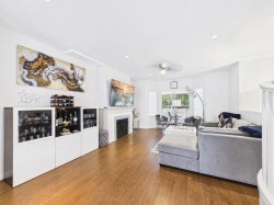 8-6700 Rumble Street Burnaby, BC V5E 4H7
