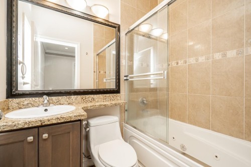 7202 Ross Street, Vancouver, BC - Indoor Photo Showing Bathroom