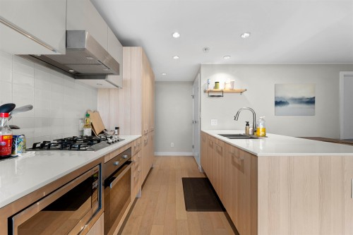 806-2221 30Th Avenue E, Vancouver, BC 