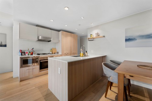 806-2221 30Th Avenue E, Vancouver, BC 