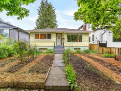 2578 15th Avenue E Vancouver, BC V5M 2K1