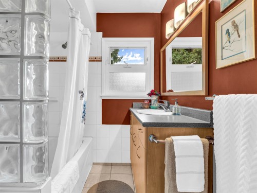2578 15Th Avenue E, Vancouver, BC 
