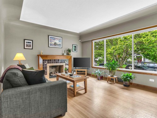 2578 15Th Avenue E, Vancouver, BC 