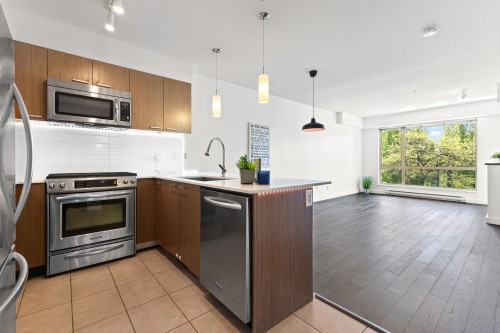 303-1330 Marine Drive, North Vancouver, BC 