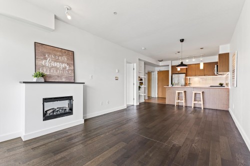 303-1330 Marine Drive, North Vancouver, BC 