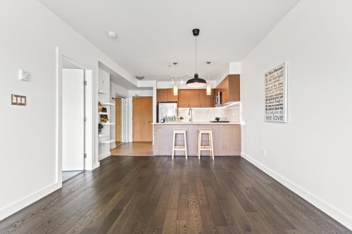 303-1330 Marine Drive, North Vancouver, BC 