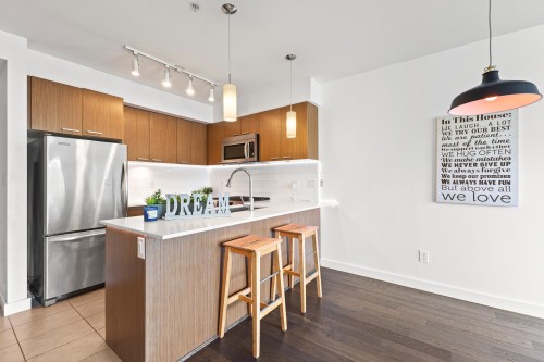 303-1330 Marine Drive, North Vancouver, BC 