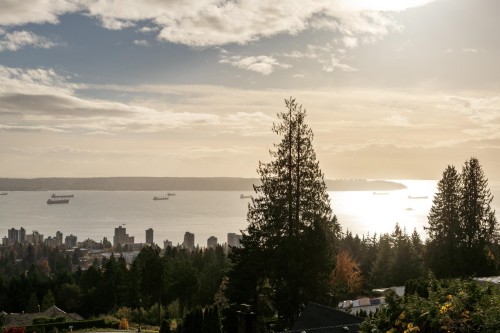 2346 Westhill Drive, West Vancouver, BC 