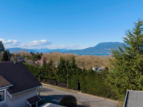 3910 10Th Avenue W, Vancouver, BC 