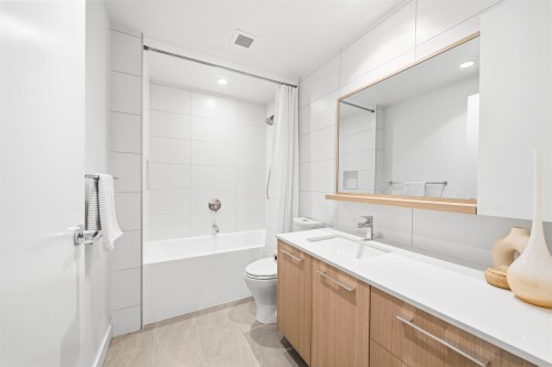209-9888 University Crescent, Burnaby, BC 