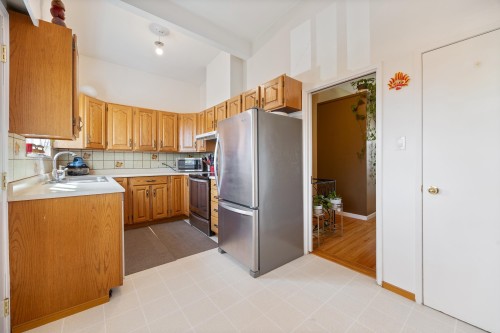 6890 Hycrest Drive, Burnaby, BC 