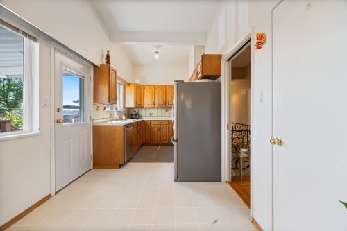 6890 Hycrest Drive, Burnaby, BC 