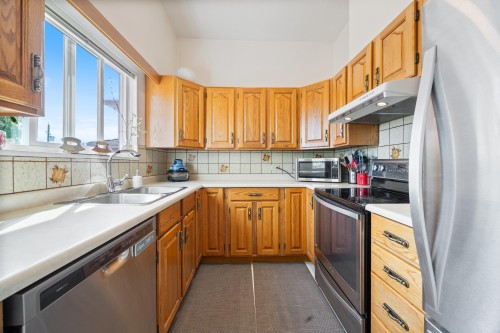 6890 Hycrest Drive, Burnaby, BC 