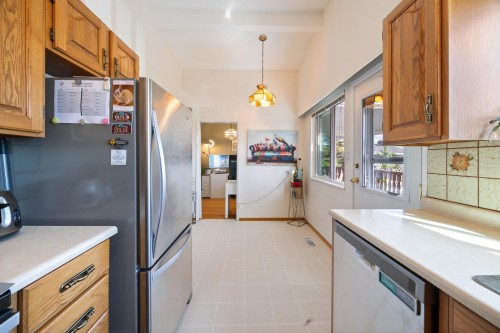 6890 Hycrest Drive, Burnaby, BC 