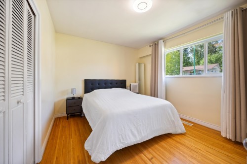 6890 Hycrest Drive, Burnaby, BC 