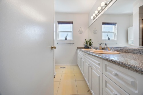 6890 Hycrest Drive, Burnaby, BC 