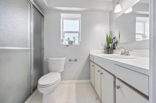 6890 Hycrest Drive, Burnaby, BC 