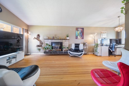 6890 Hycrest Drive, Burnaby, BC 