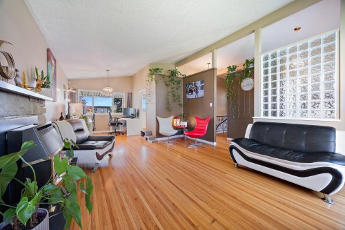6890 Hycrest Drive, Burnaby, BC 