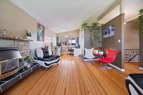 6890 Hycrest Drive, Burnaby, BC 