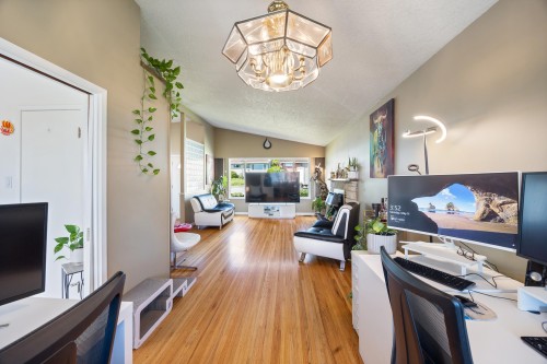 6890 Hycrest Drive, Burnaby, BC 