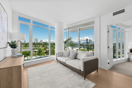 602-7683 Park Crescent  Burnaby, BC V3N 0J4