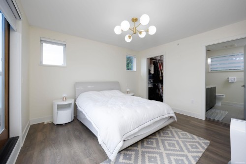 5552 Oak Street, Vancouver, BC 
