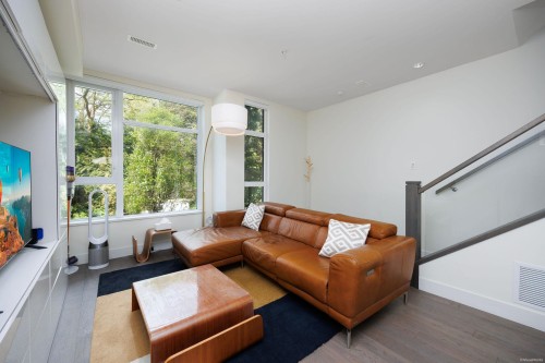 5552 Oak Street, Vancouver, BC 