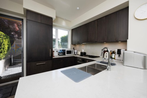 5552 Oak Street, Vancouver, BC 