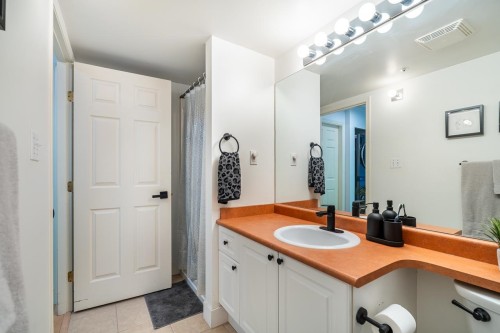 408-3070 Guildford Way, Coquitlam, BC 
