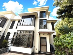 TH13-2089 Rosser Avenue Burnaby, BC V5C 5E2