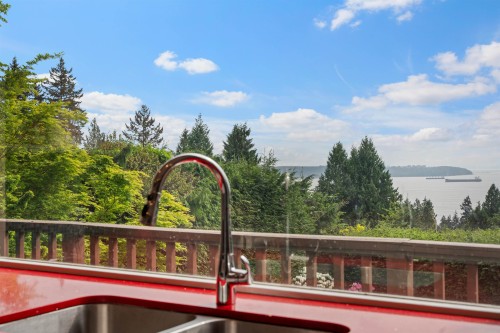 2660 Queens Avenue, West Vancouver, BC 