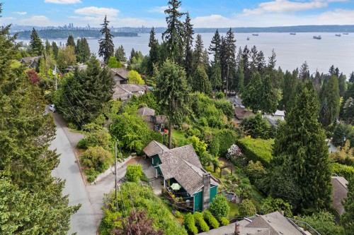 2660 Queens Avenue, West Vancouver, BC 
