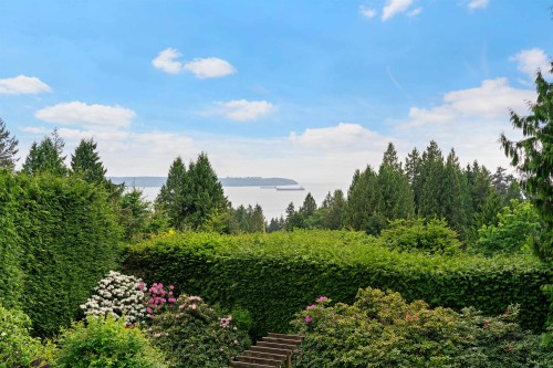 2660 Queens Avenue, West Vancouver, BC 
