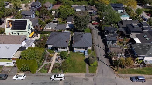 2137 20Th Avenue, Vancouver, BC 